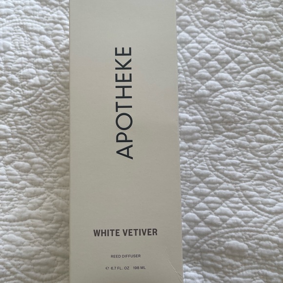 Apotheke White Vetiver Reed Diffuser - Picture 4 of 4
